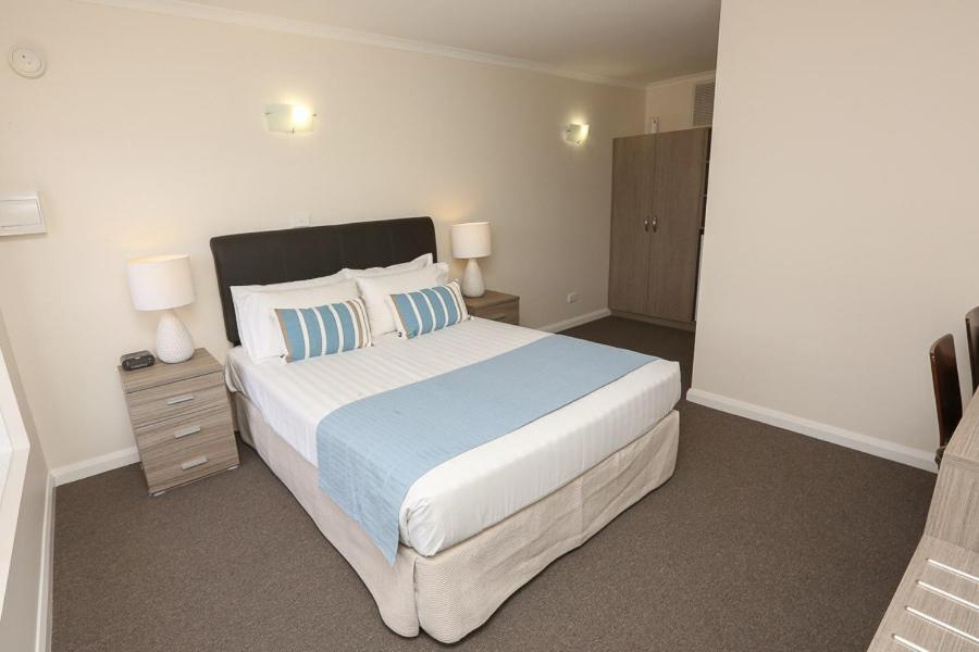 Seven Pines Motor Inn Mildura Room photo