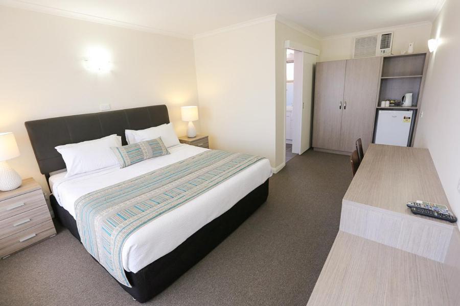 Seven Pines Motor Inn Mildura Room photo