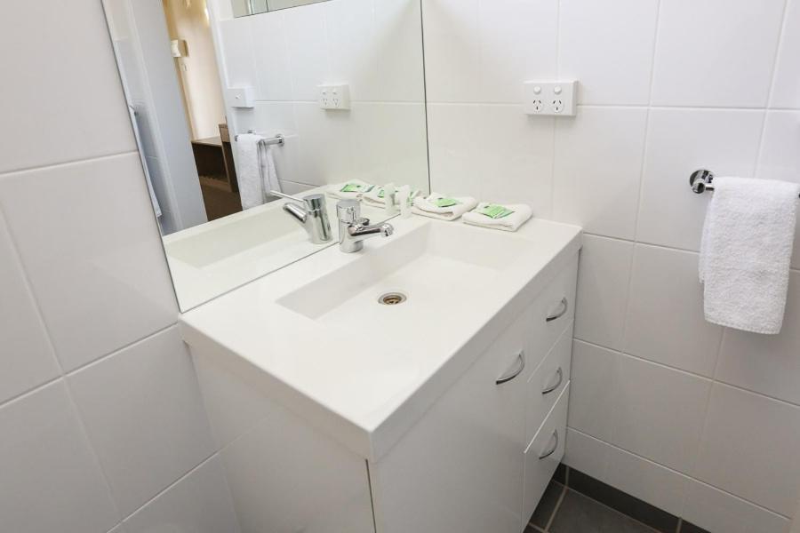 Seven Pines Motor Inn Mildura Room photo